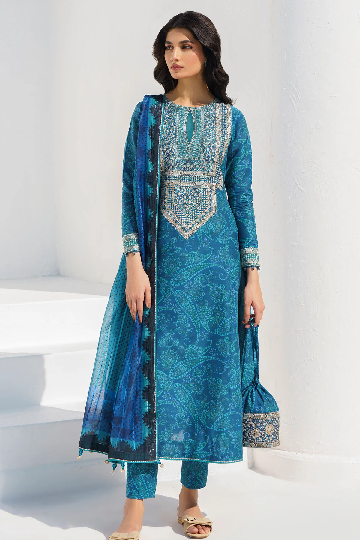 Embroidered Lawn USE-9017 - Image 3
