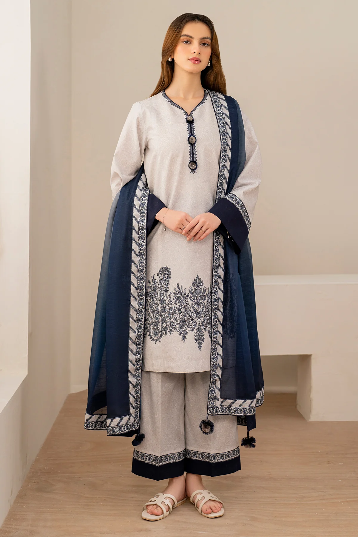 EMBROIDERED LAWN USE-9133 - Image 5