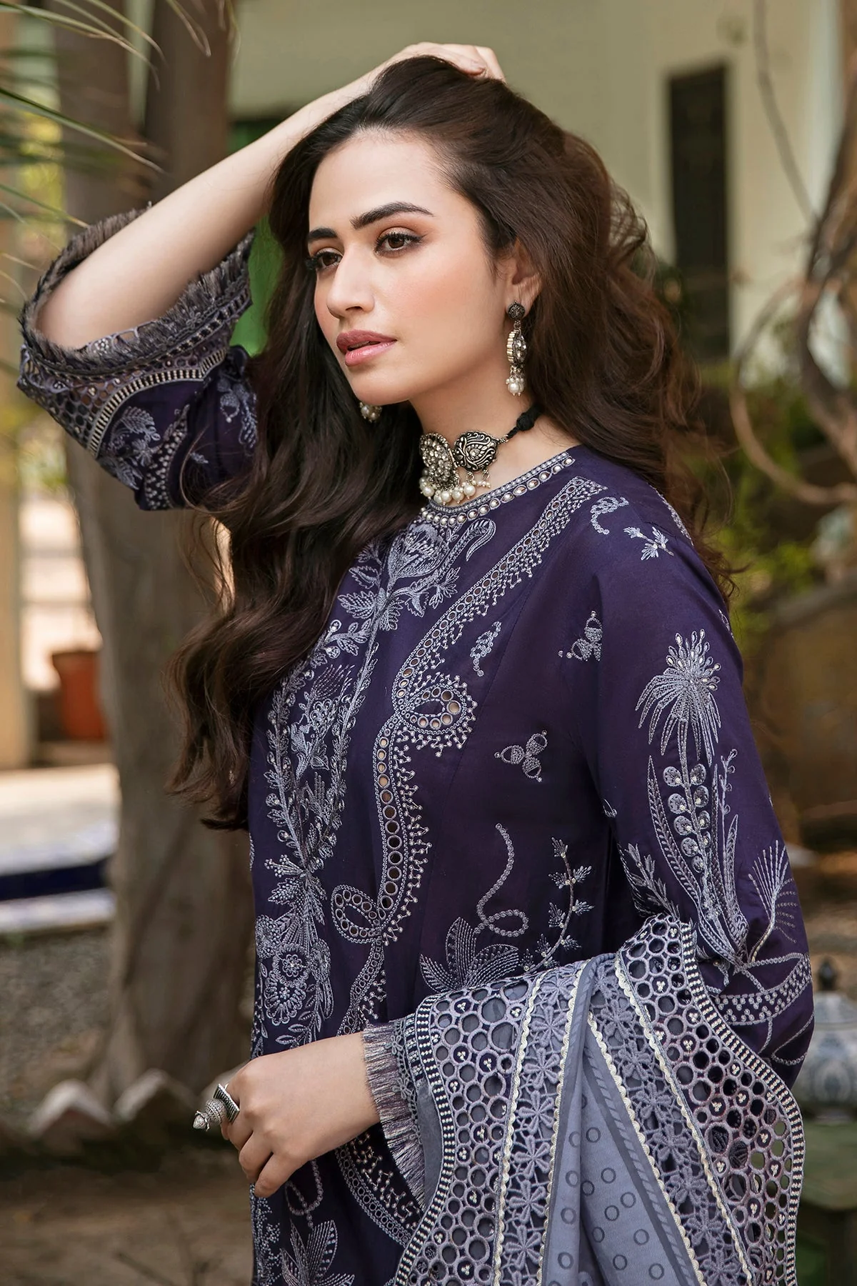 Embroidered Luxury Lawn SL22-D1 - Image 3