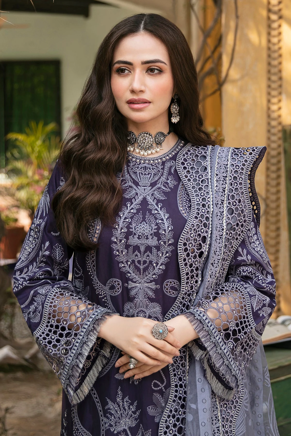 Embroidered Luxury Lawn SL22-D1 - Image 5