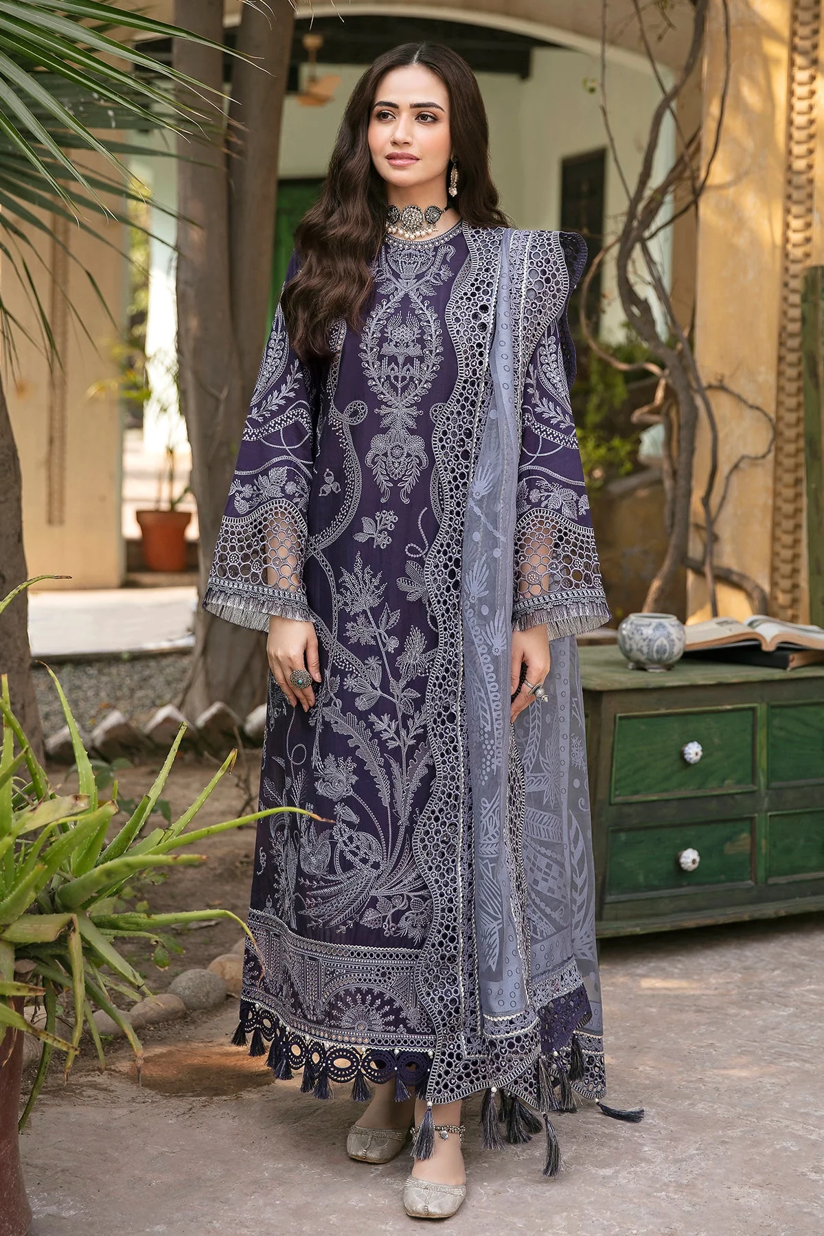 Embroidered Luxury Lawn SL22-D1 - Image 7