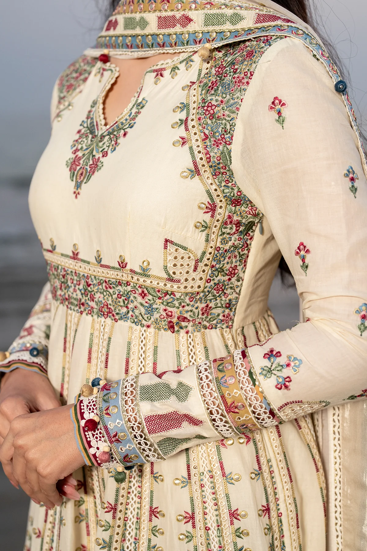 Embroidered Luxury Lawn SL25-D9 - Image 9